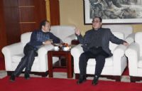 公司董事长赵铁利与中装协会副秘书长黄白研讨中